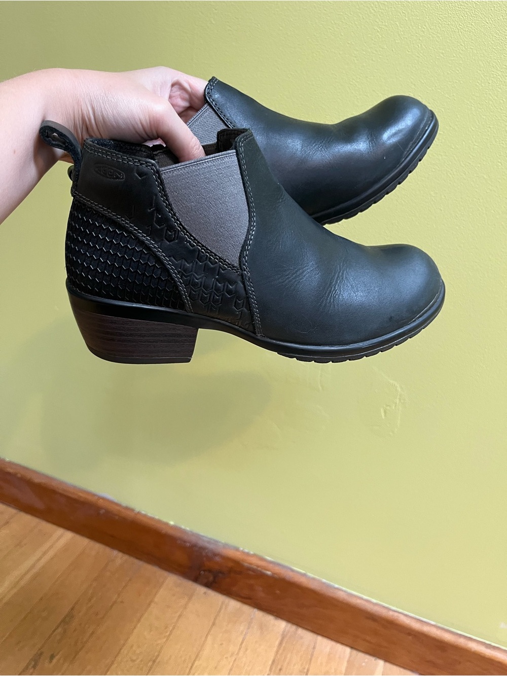KEEN Morrison Chelsea leather ankle boots women’s 7.5